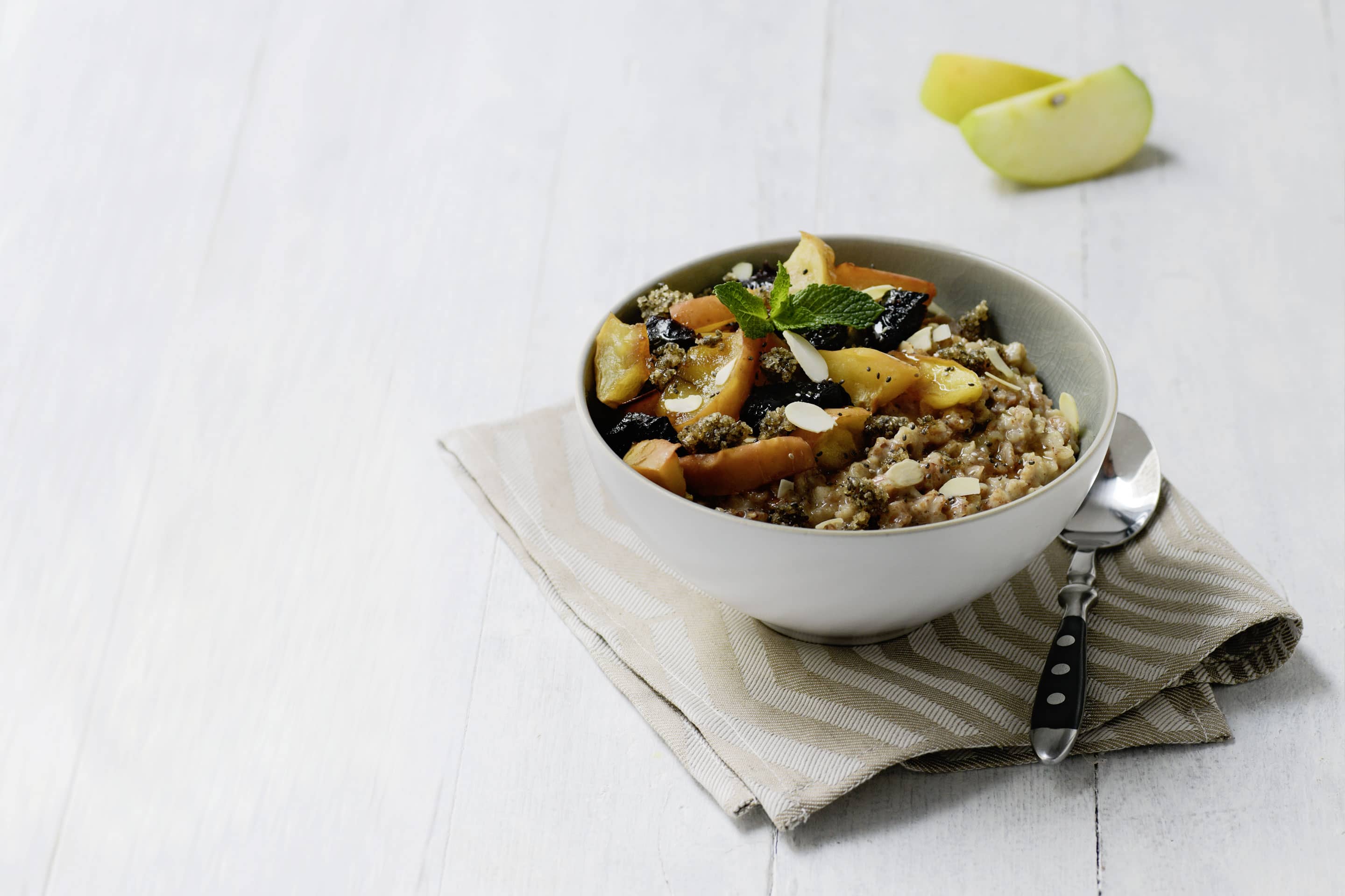 VEGGY Sweet Dinkel POrridge mit Äpfeln und Zimt