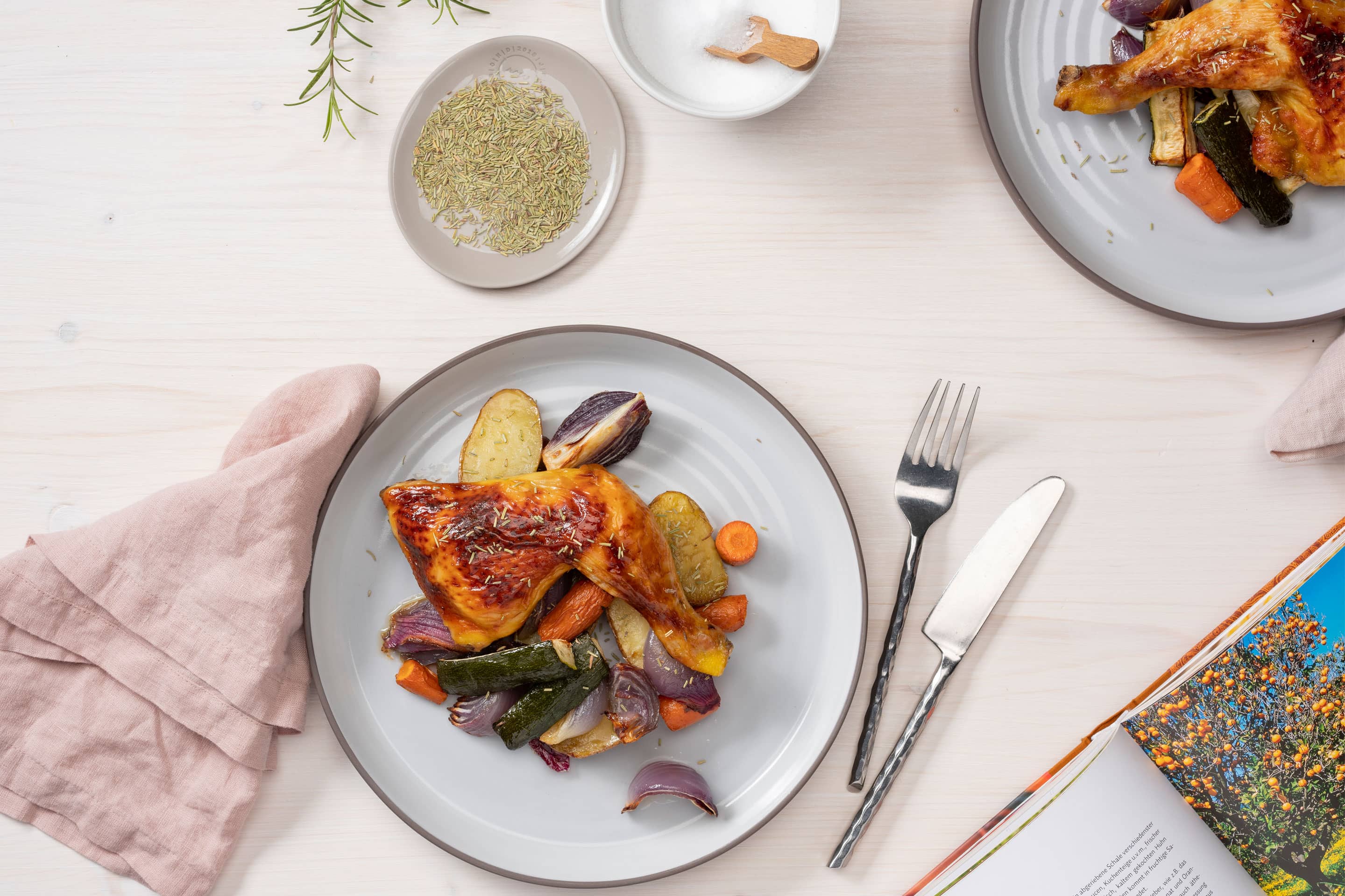 Schmackhaftes Rosmarin-Huhn mit Gemüse