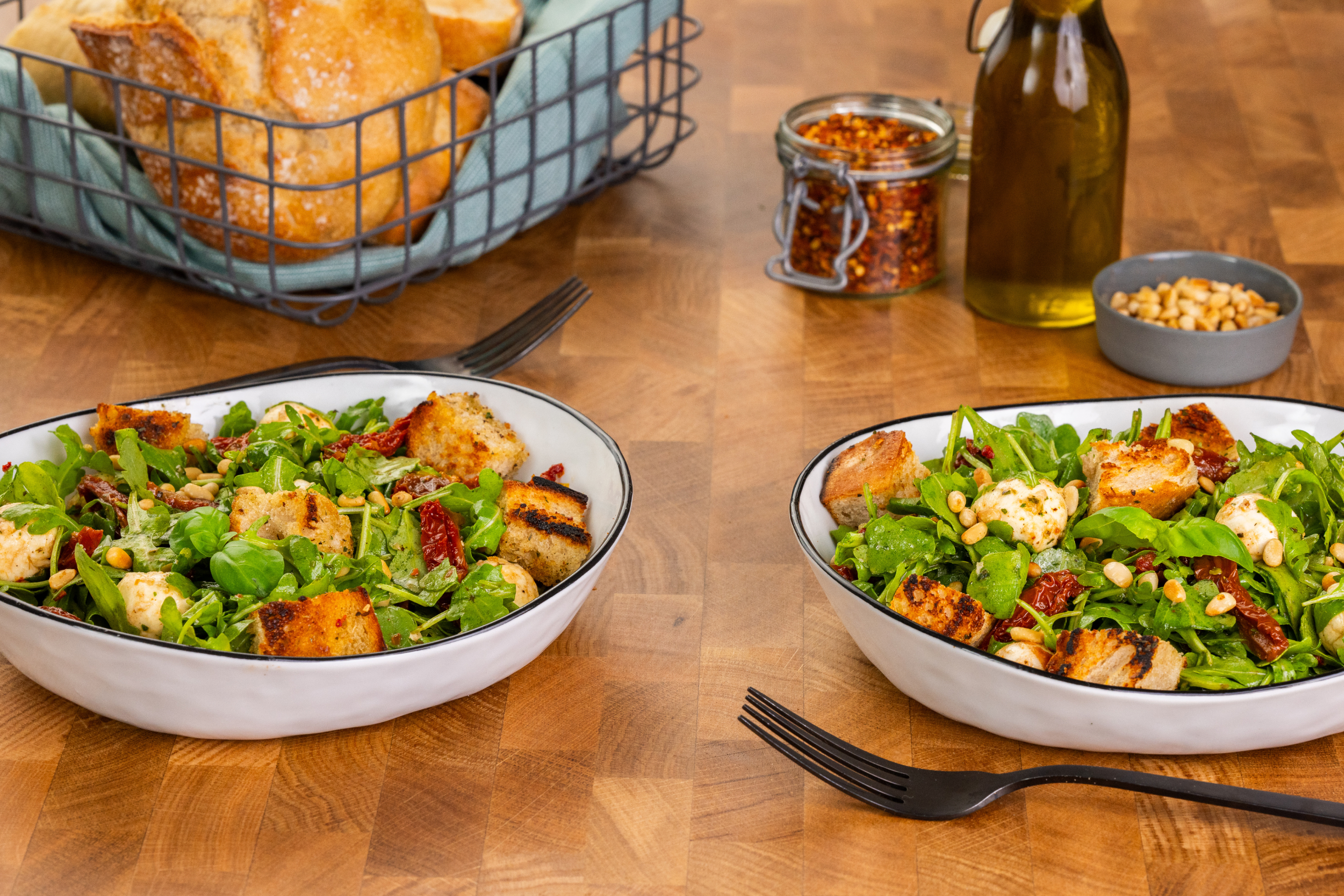 Italienischer Rucola Brot Salat Mit Mozzarella Und Getrockneten Tomaten